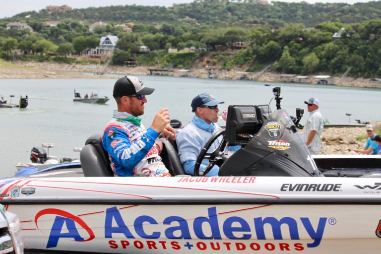 Swim jig for largemouth bass fishing