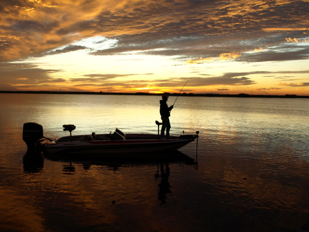 night-fishing-for-largemouth-bass-bass-fishing-facts