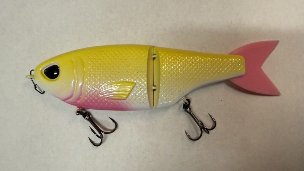 Throwback Glide bait for largemouth bass fishing